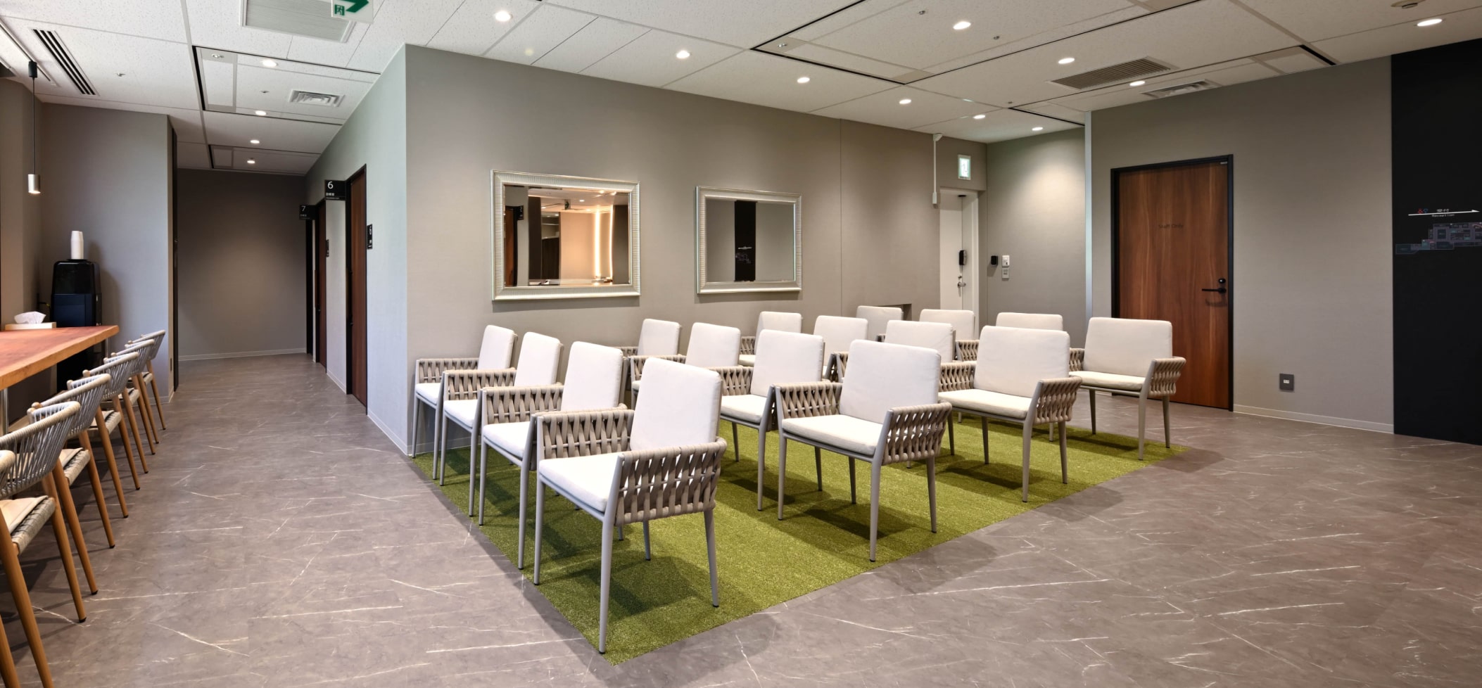 城山ガーデン桜十字クリニック 健診待合室